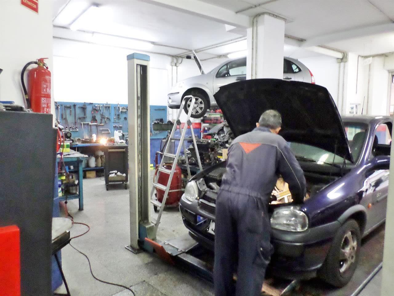 Taller mecánico y de electricidad en Vigo